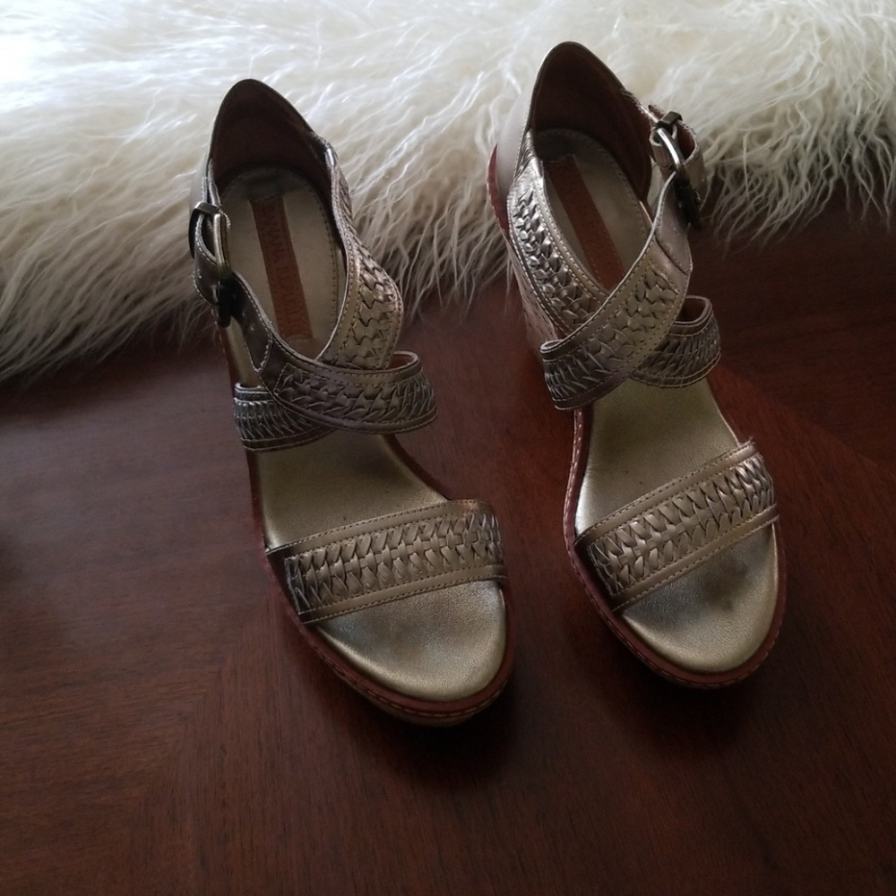 Banana republic lt gold wedges